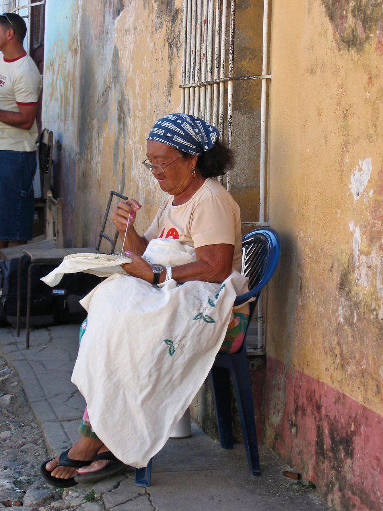 02-Tourist market along the Ernesto Valdez Munos.jpg - Tourist market along the Ernesto Valdez Munos